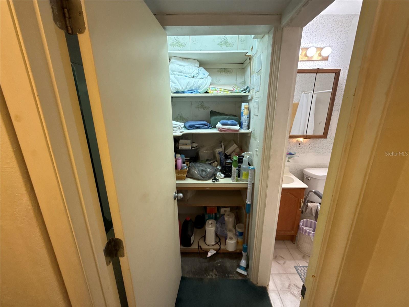 Image 26 of 36 For 5770 Chipola Circle