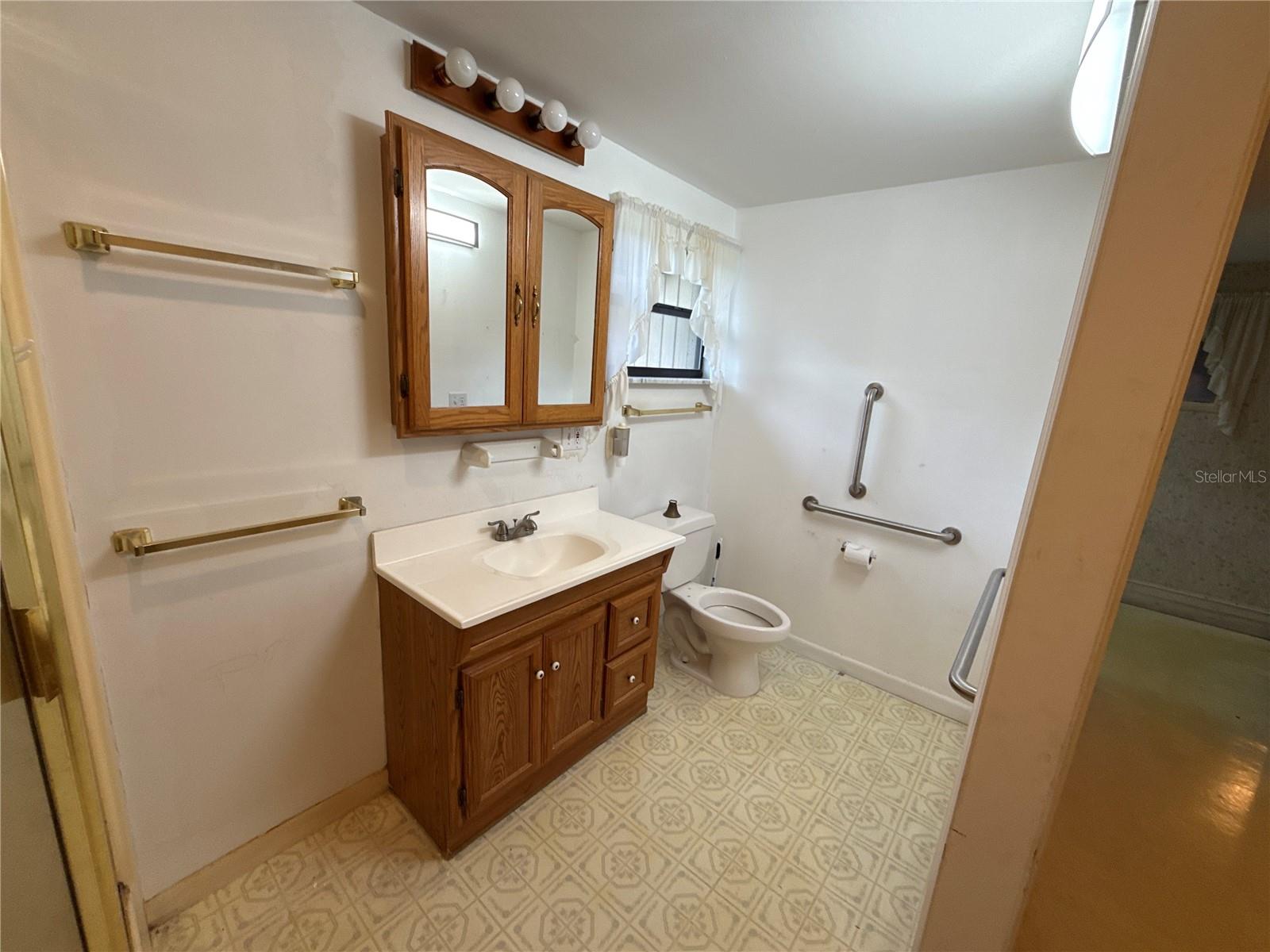 Image 27 of 36 For 5770 Chipola Circle