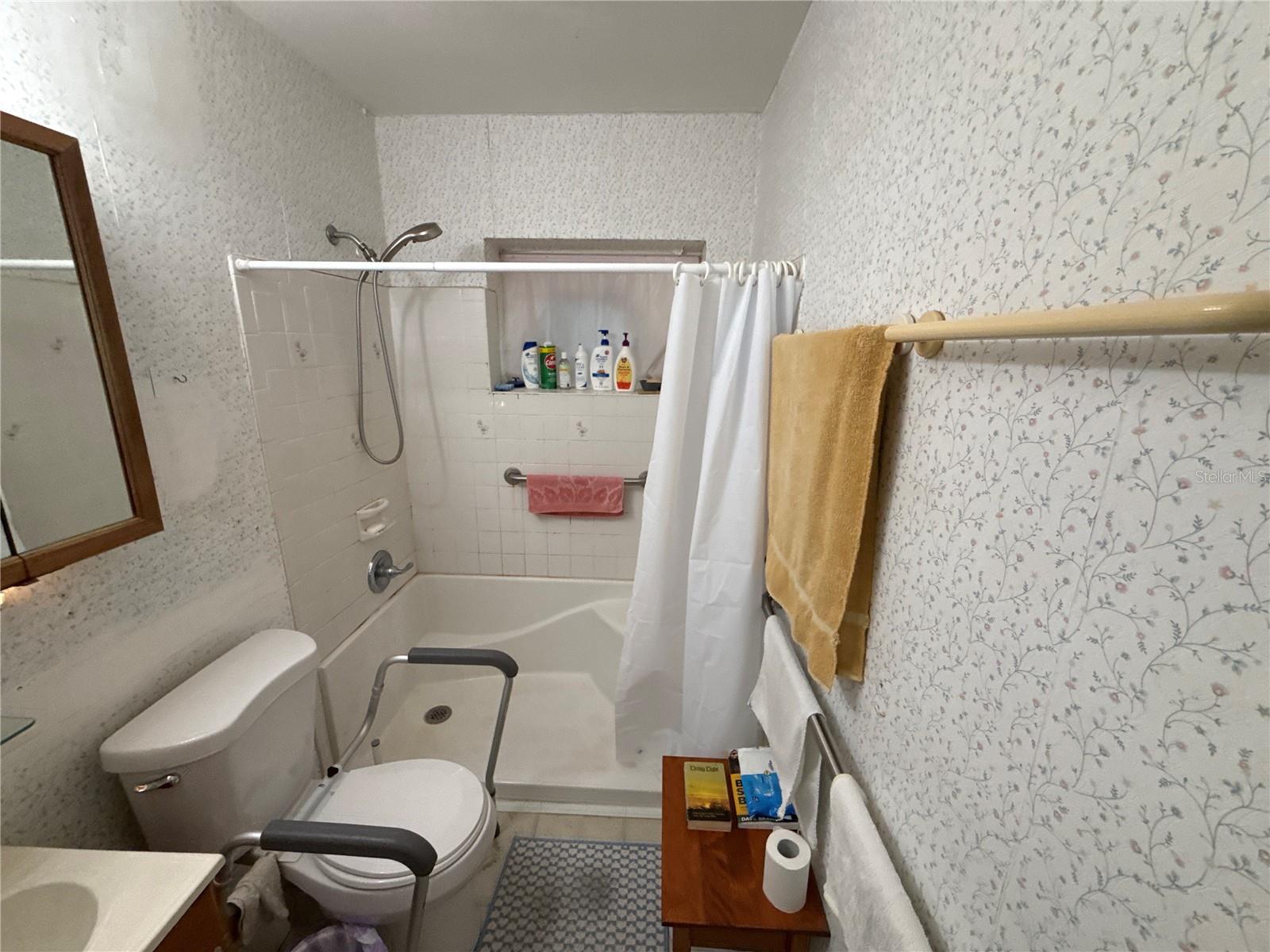 Image 29 of 36 For 5770 Chipola Circle