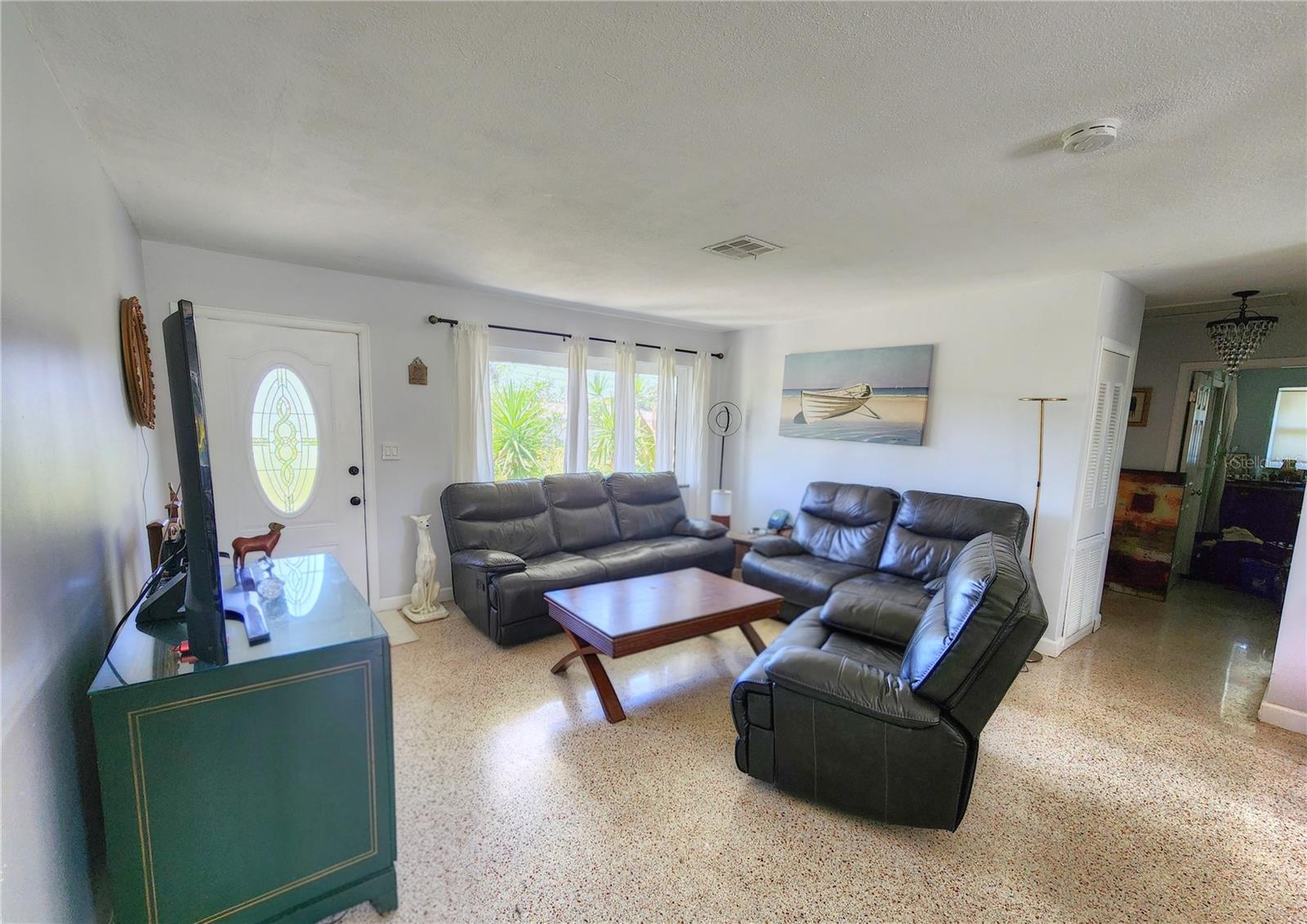 Image 3 of 21 For 11645 Oxford Street