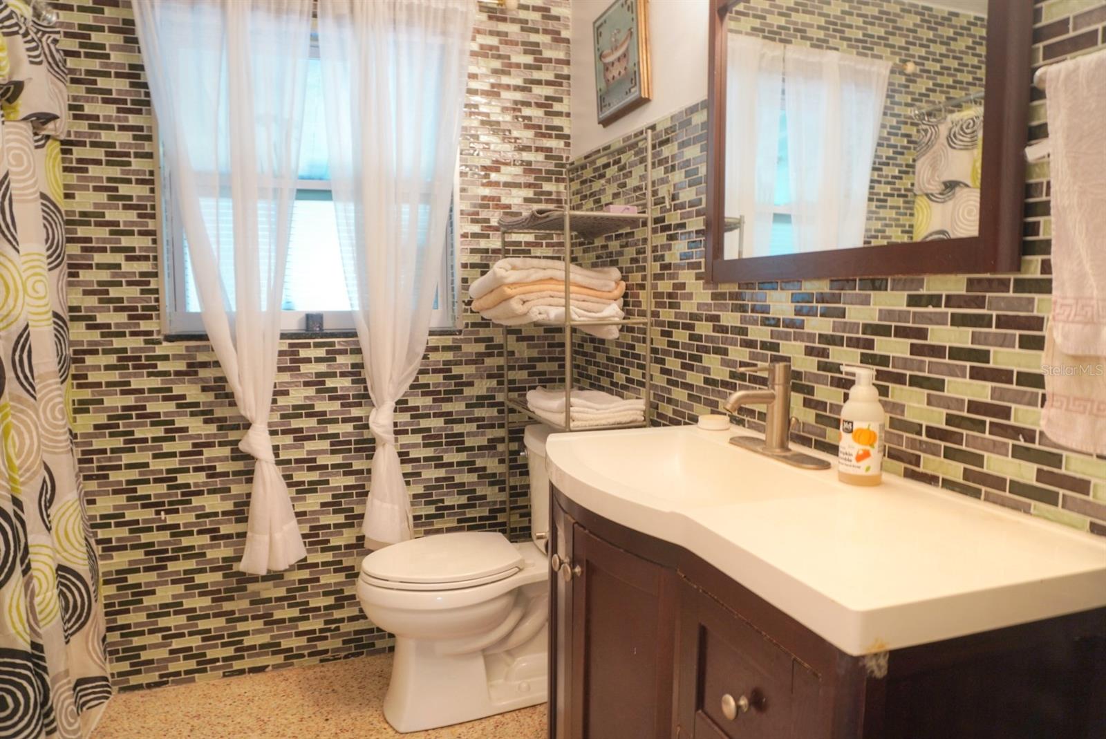 Image 9 of 21 For 11645 Oxford Street