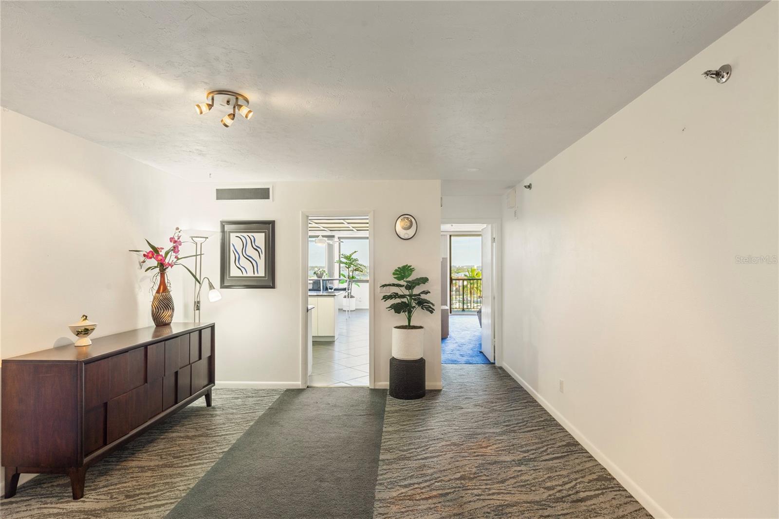 Listing photo id 8 for 1600 Gulf Boulevard 617