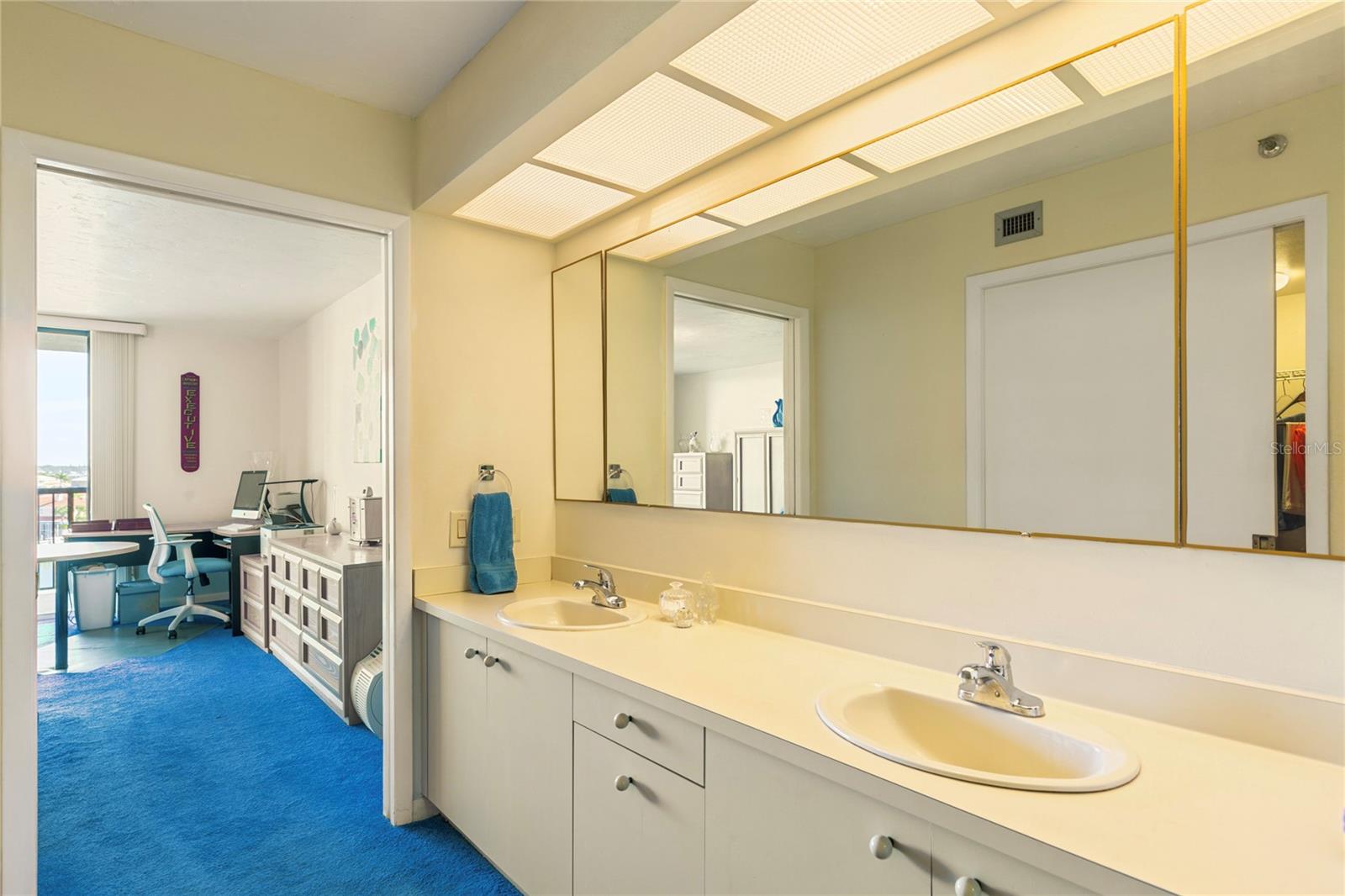 Listing photo id 28 for 1600 Gulf Boulevard 617