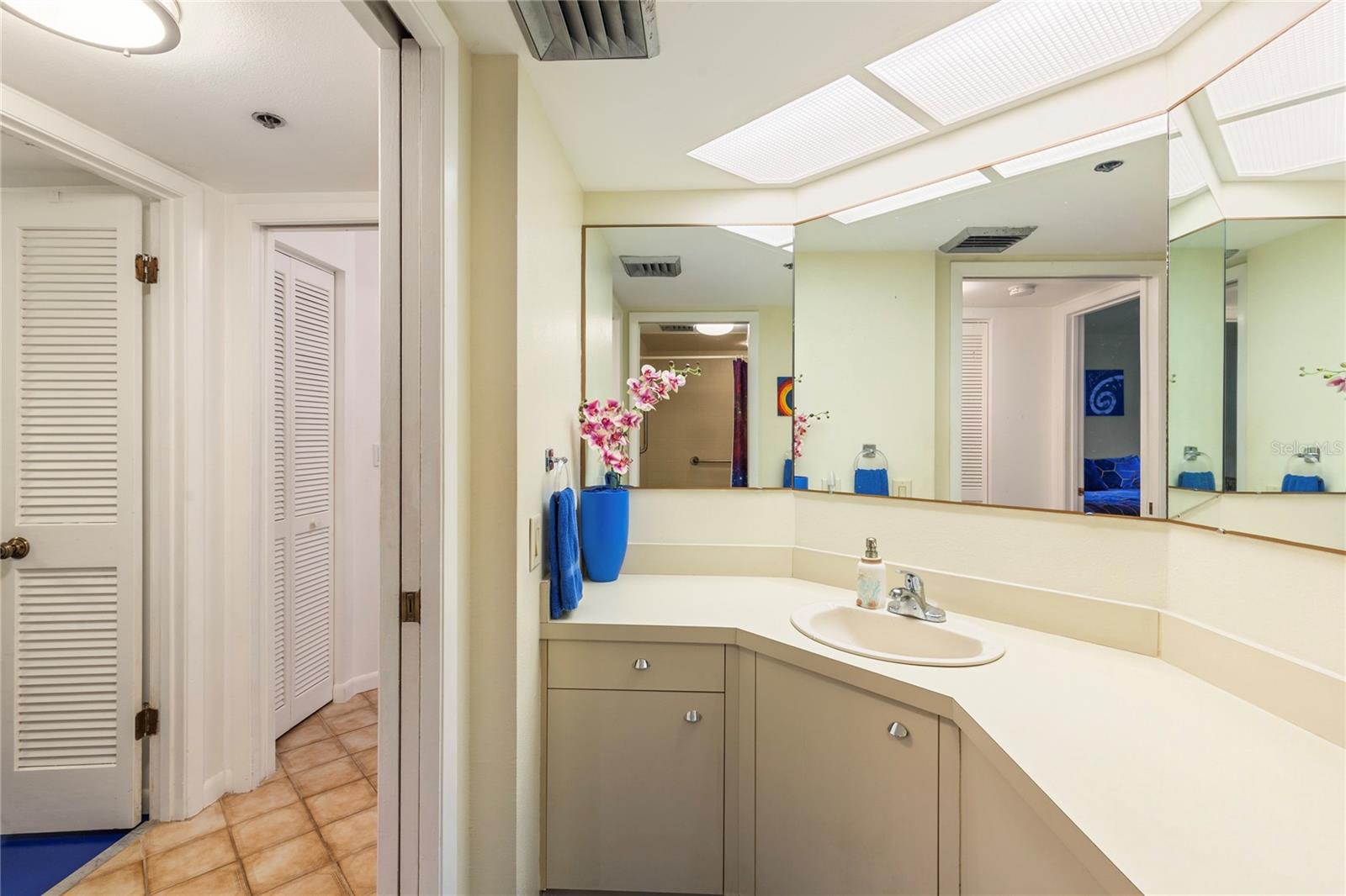 Listing photo id 30 for 1600 Gulf Boulevard 617