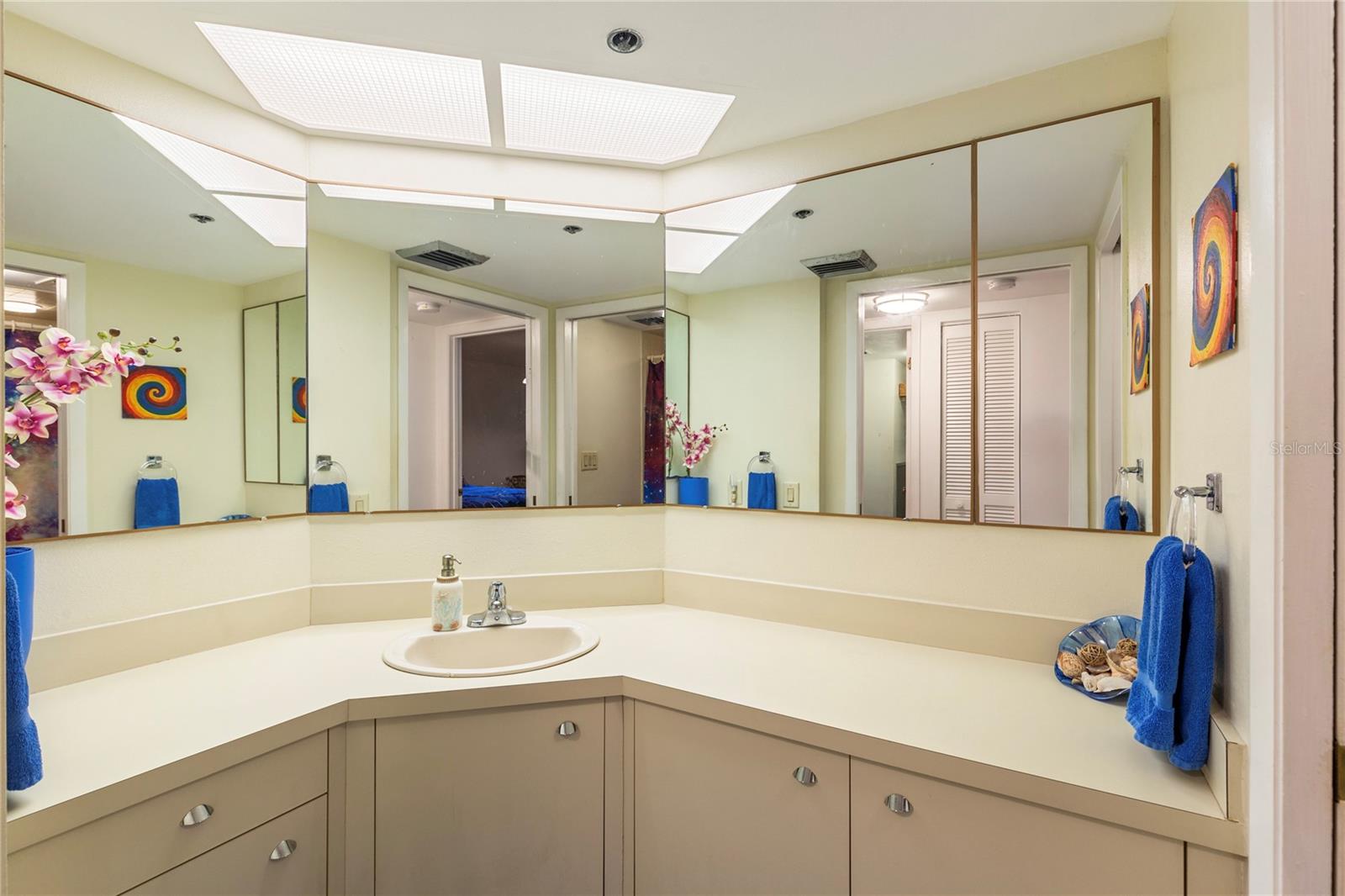 Listing photo id 31 for 1600 Gulf Boulevard 617