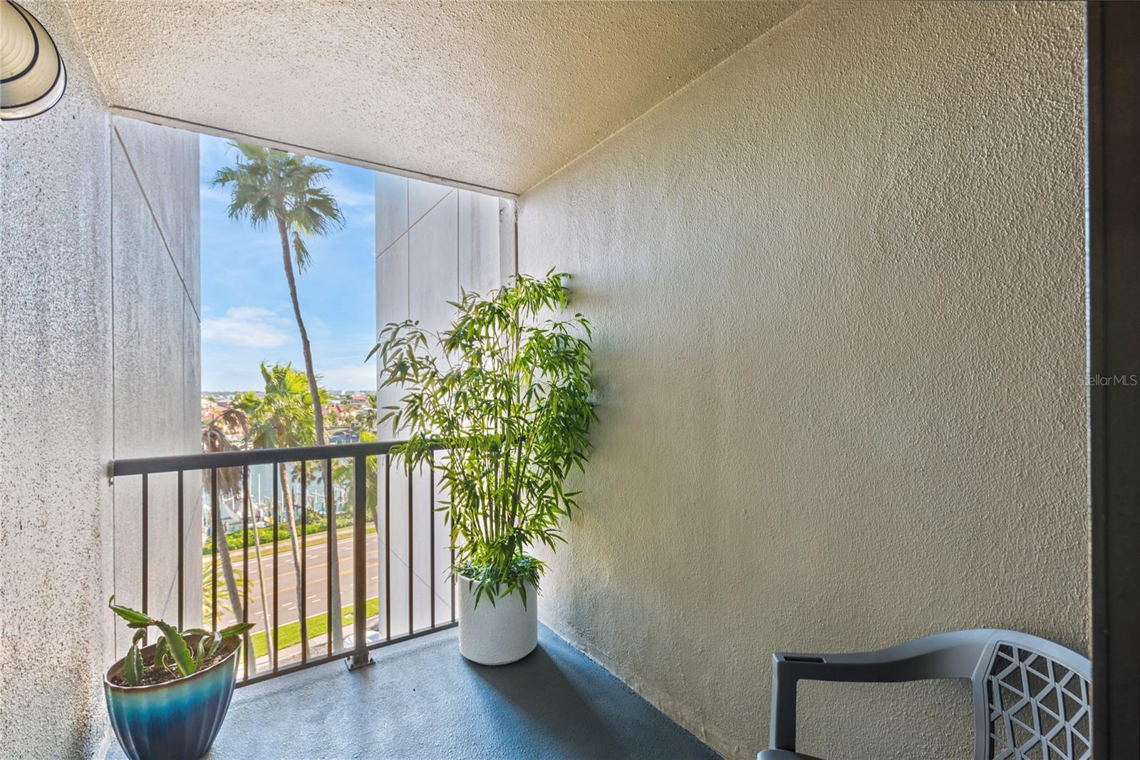 Listing photo id 37 for 1600 Gulf Boulevard 617