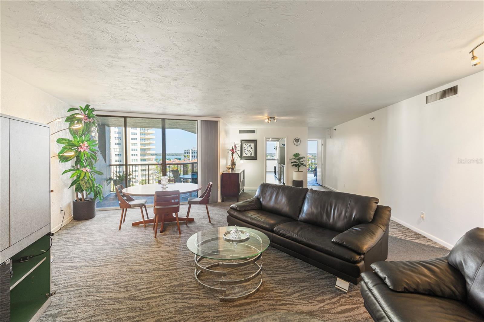 Listing photo id 2 for 1600 Gulf Boulevard 617