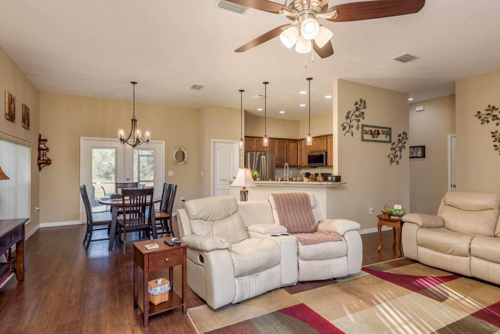 Image 10 of 43 For 12097 Thames Avenue