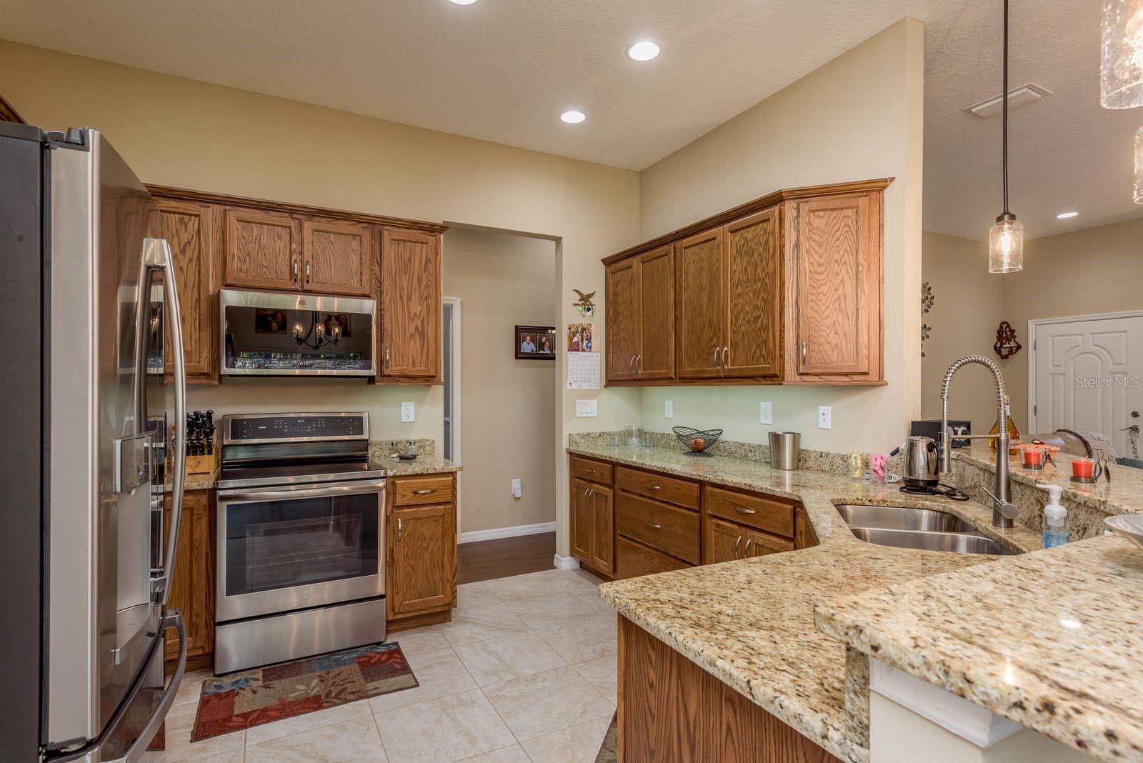 Image 13 of 43 For 12097 Thames Avenue