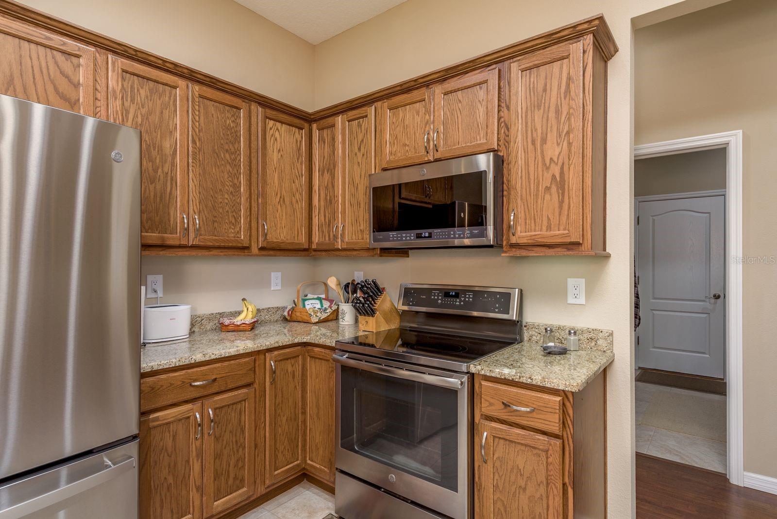 Image 14 of 43 For 12097 Thames Avenue