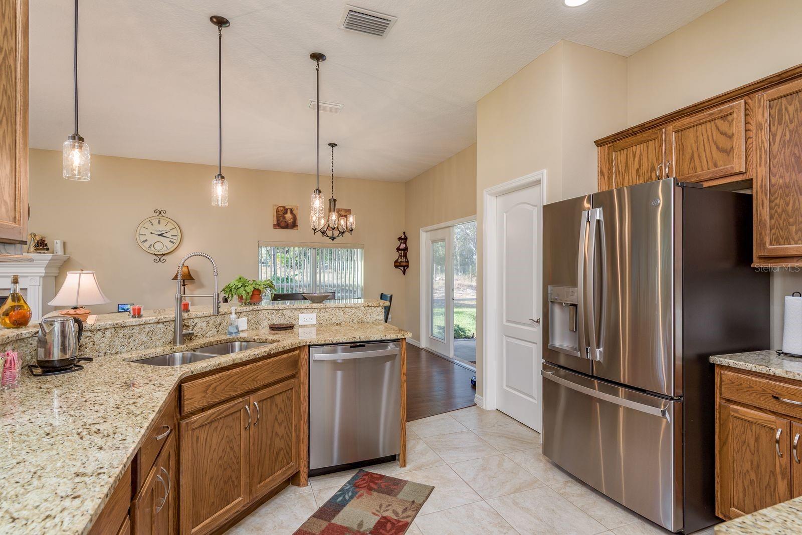 Image 15 of 43 For 12097 Thames Avenue