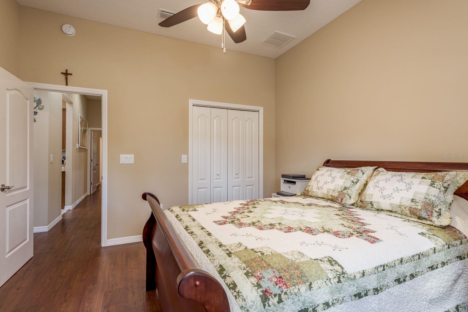 Image 22 of 43 For 12097 Thames Avenue