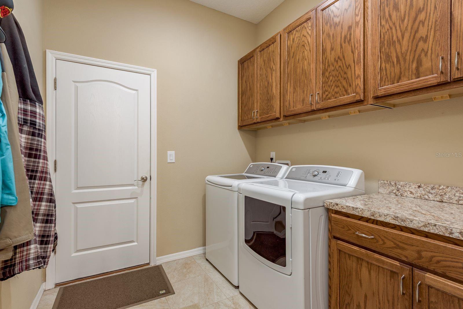 Image 24 of 43 For 12097 Thames Avenue