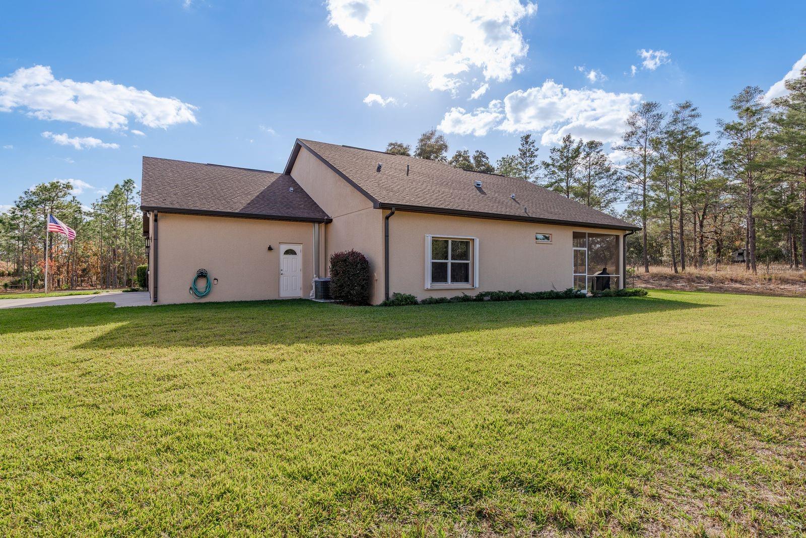 Image 29 of 43 For 12097 Thames Avenue