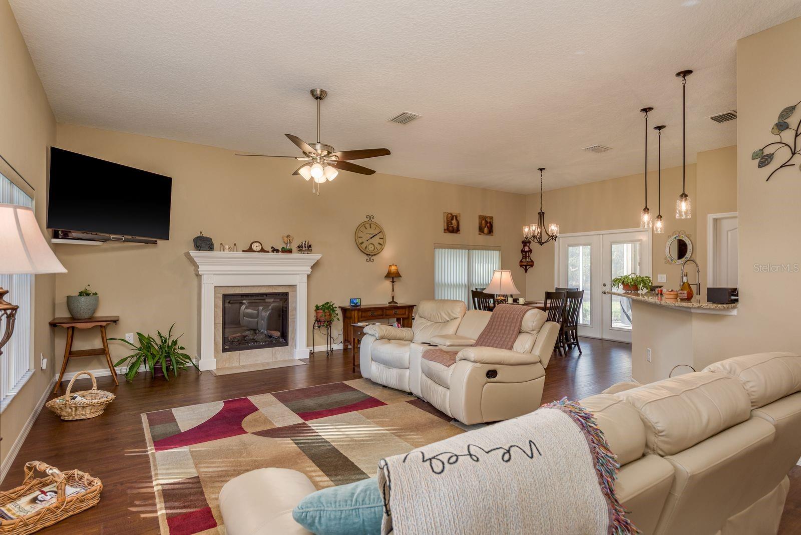 Image 7 of 43 For 12097 Thames Avenue