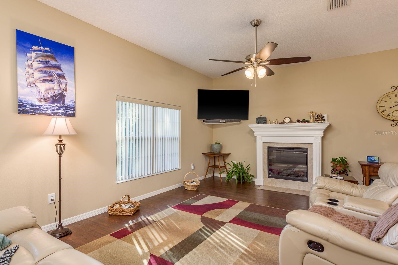 Image 8 of 43 For 12097 Thames Avenue