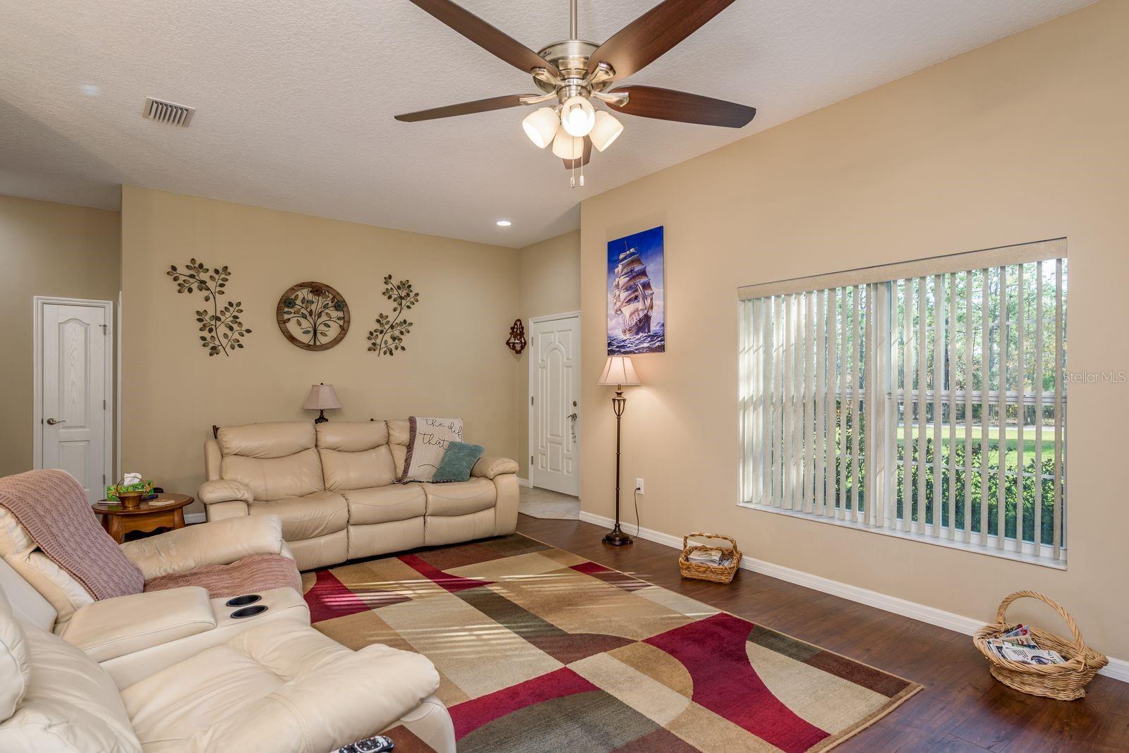 Image 9 of 43 For 12097 Thames Avenue