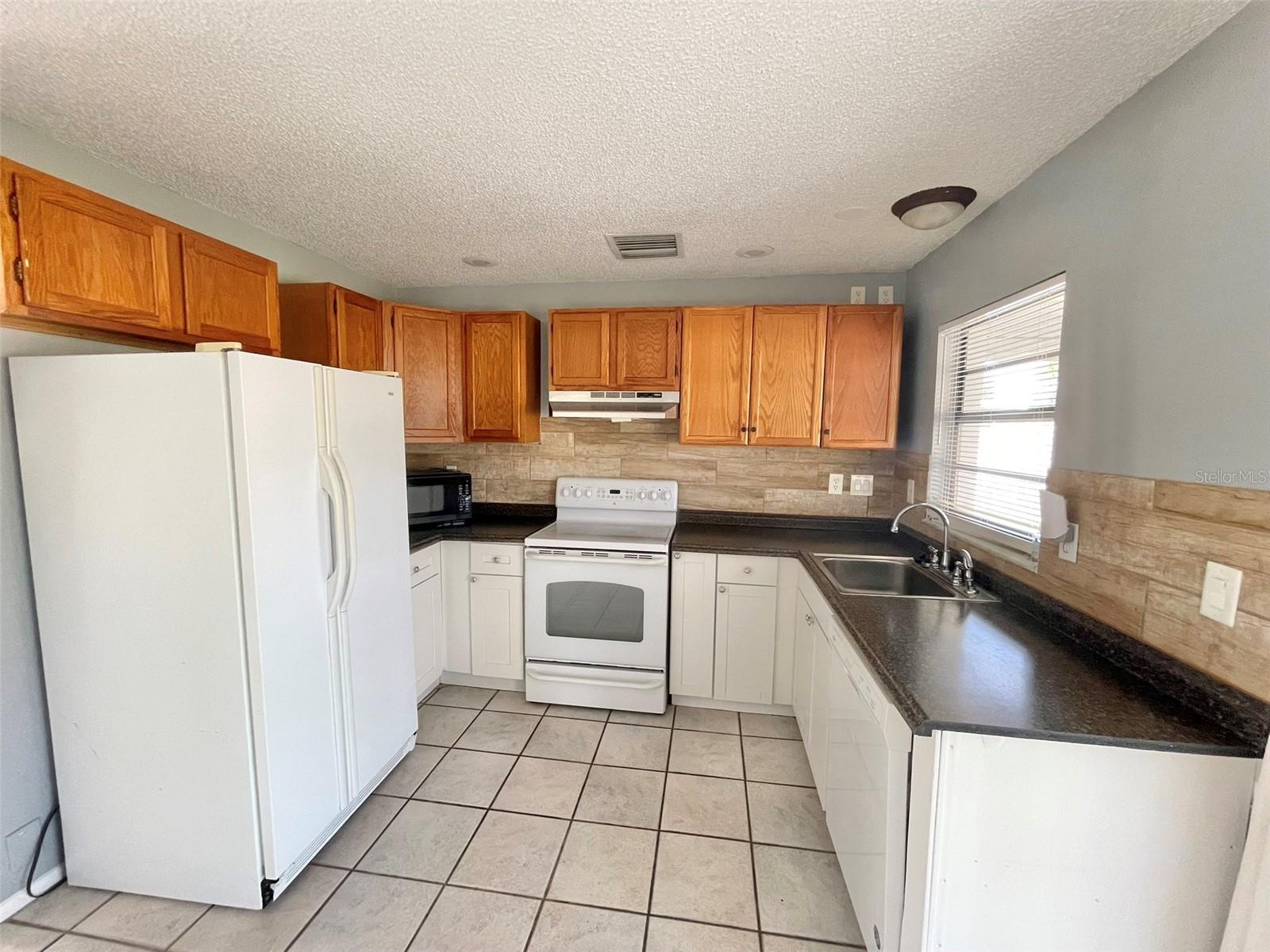 Image 16 of 37 For 3142 Ludlow Drive