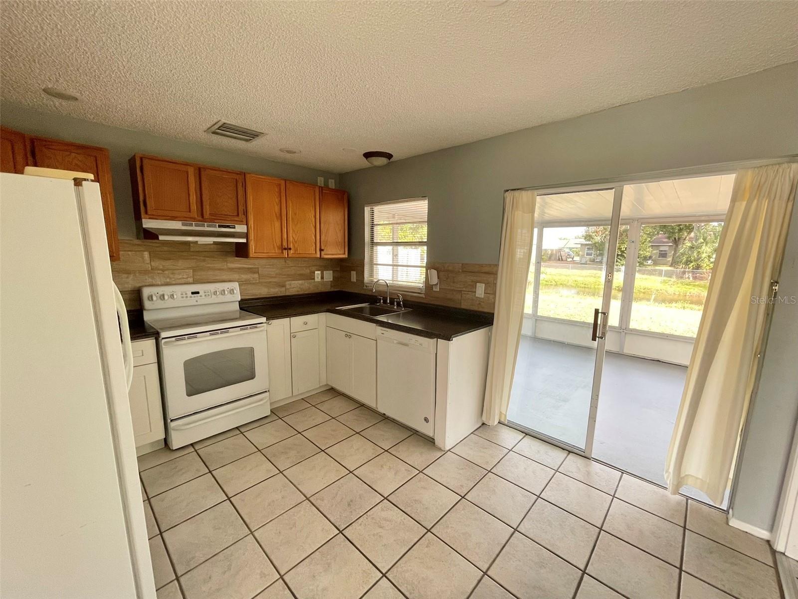 Image 18 of 37 For 3142 Ludlow Drive