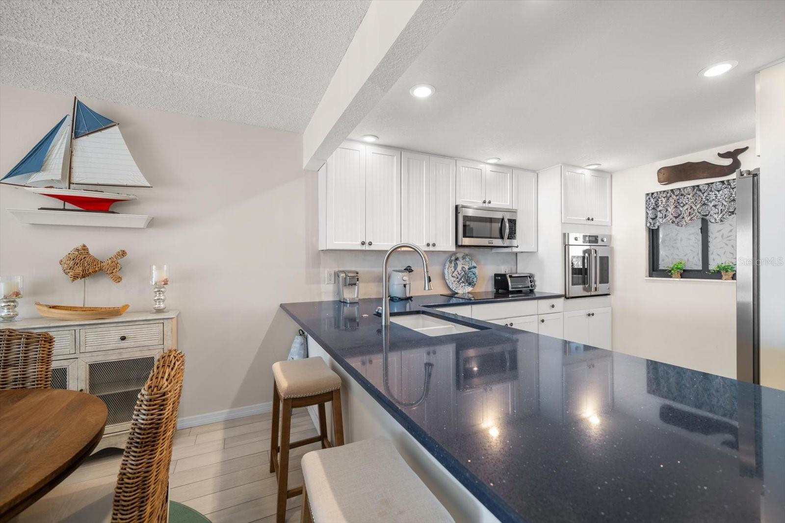 Image 17 of 33 For 825 Gulfview Boulevard 202