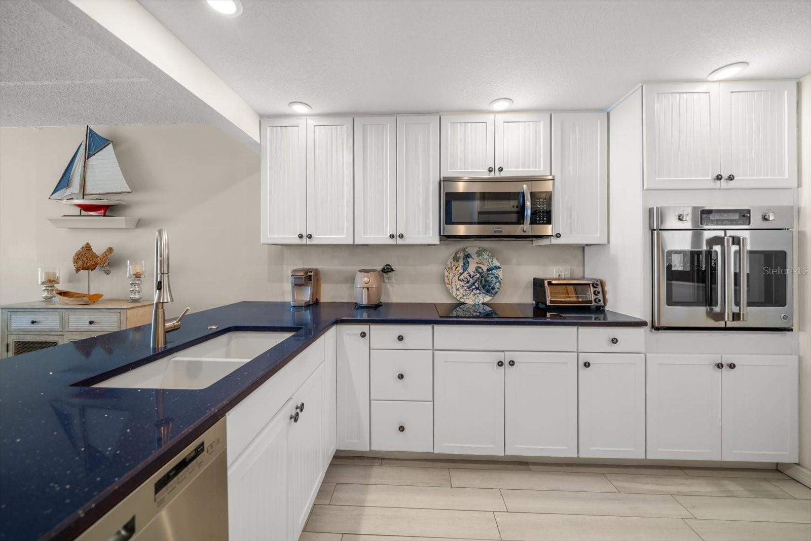 Image 18 of 33 For 825 Gulfview Boulevard 202