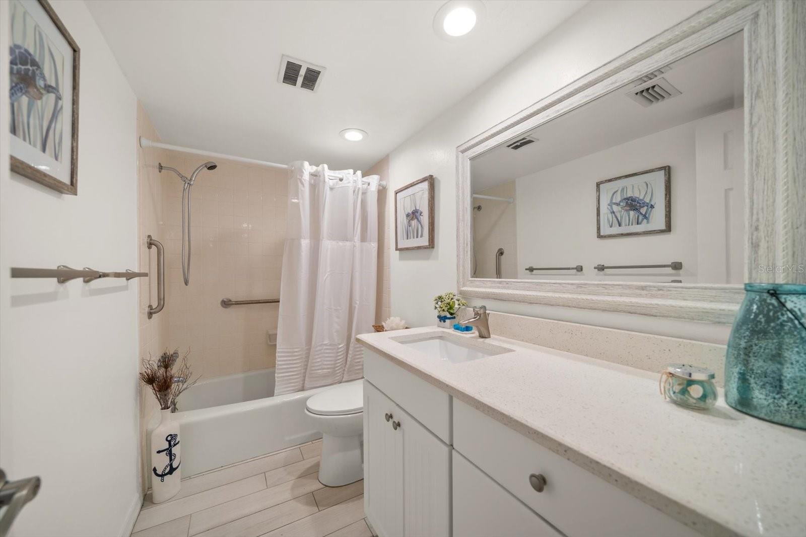 Image 22 of 33 For 825 Gulfview Boulevard 202