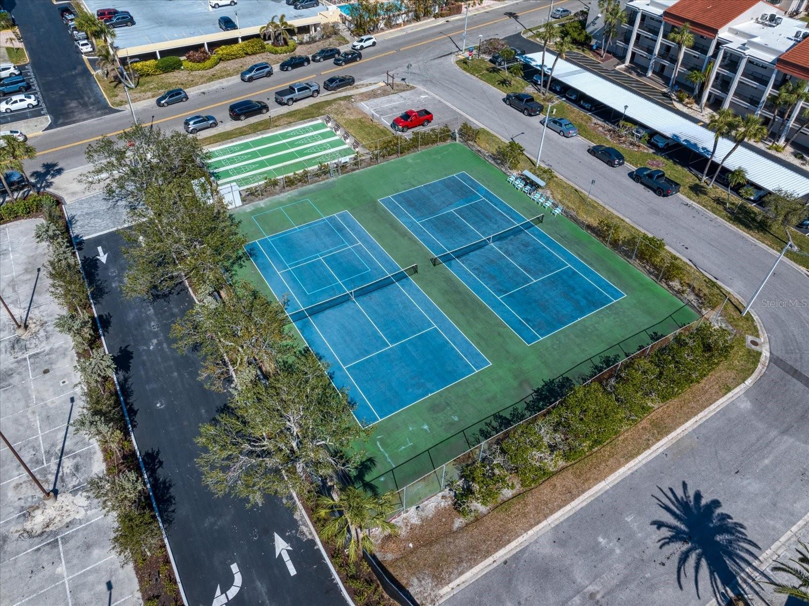 Image 28 of 33 For 825 Gulfview Boulevard 202