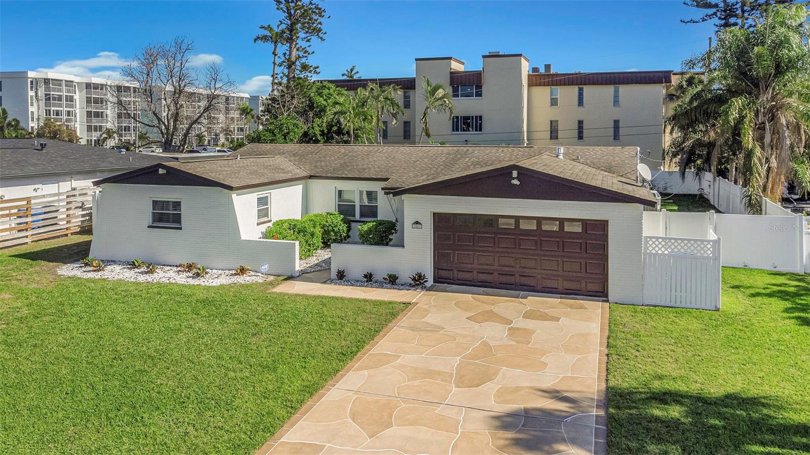 Image 3 of 90 For 3887 50th Avenue S