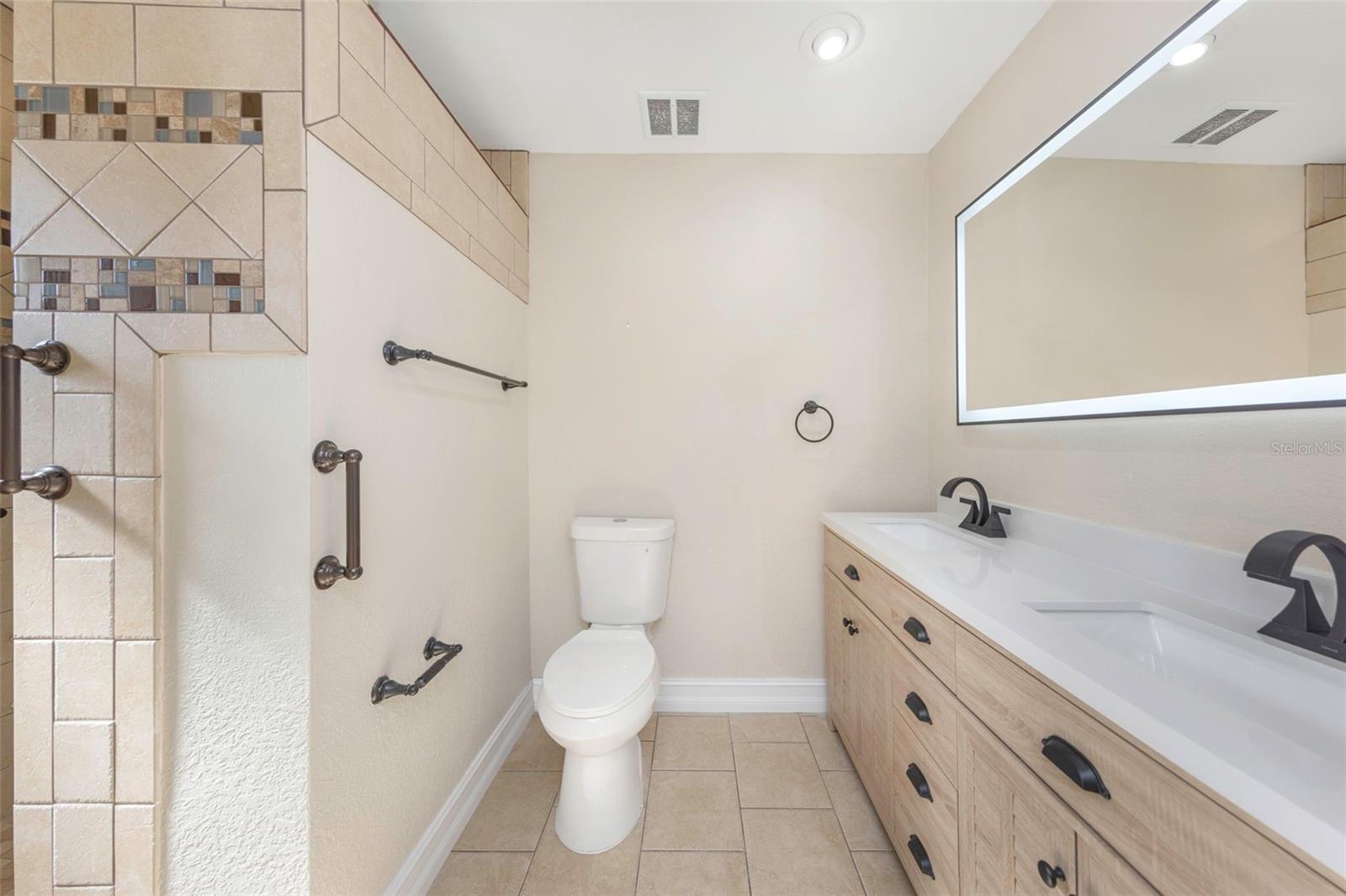 Image 32 of 90 For 3887 50th Avenue S