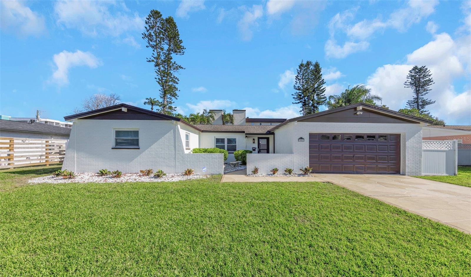 Image 6 of 90 For 3887 50th Avenue S