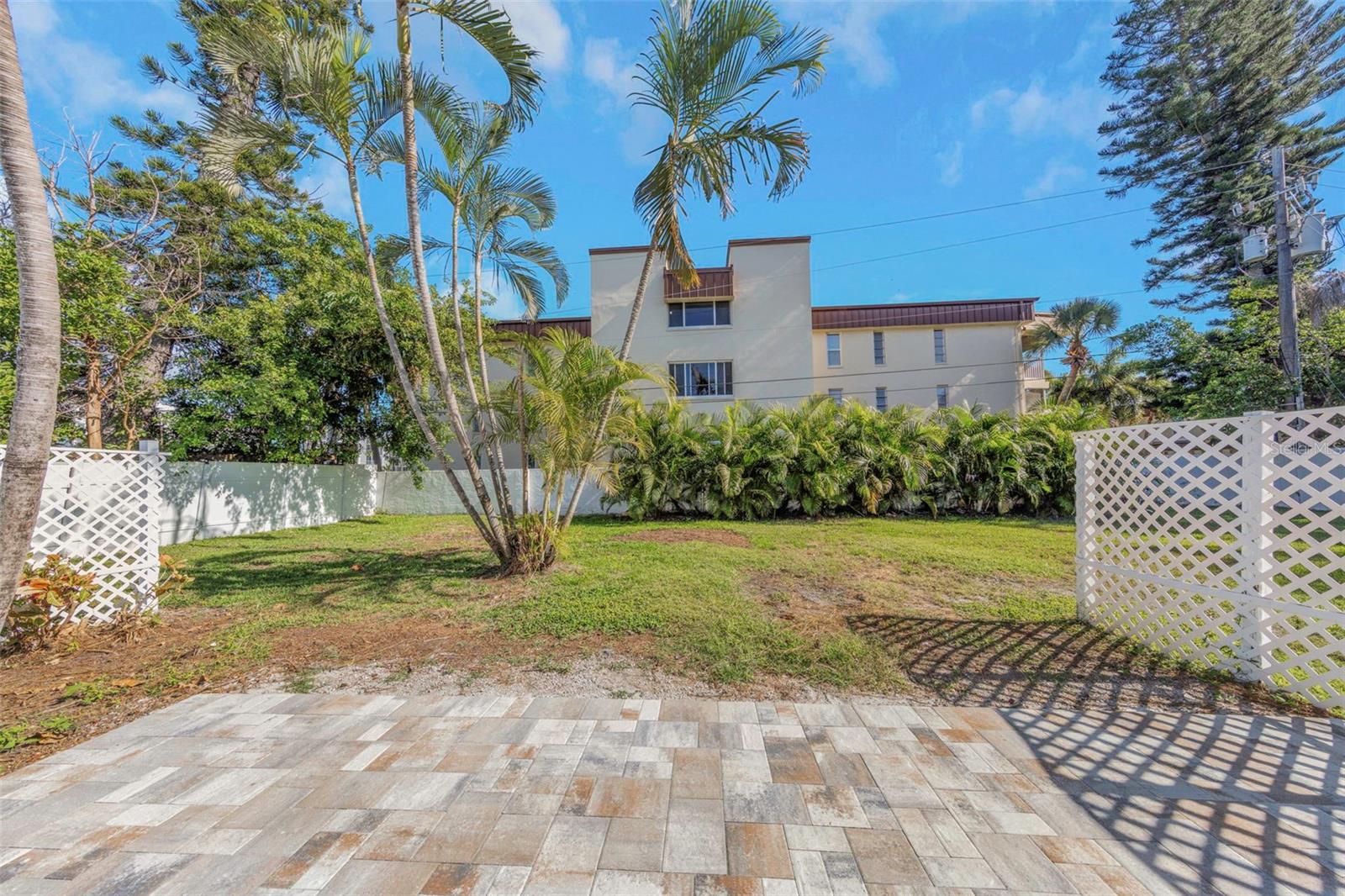 Image 61 of 90 For 3887 50th Avenue S