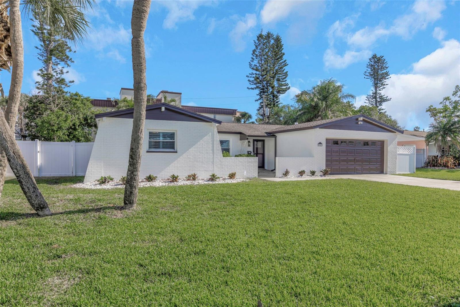 Image 62 of 90 For 3887 50th Avenue S