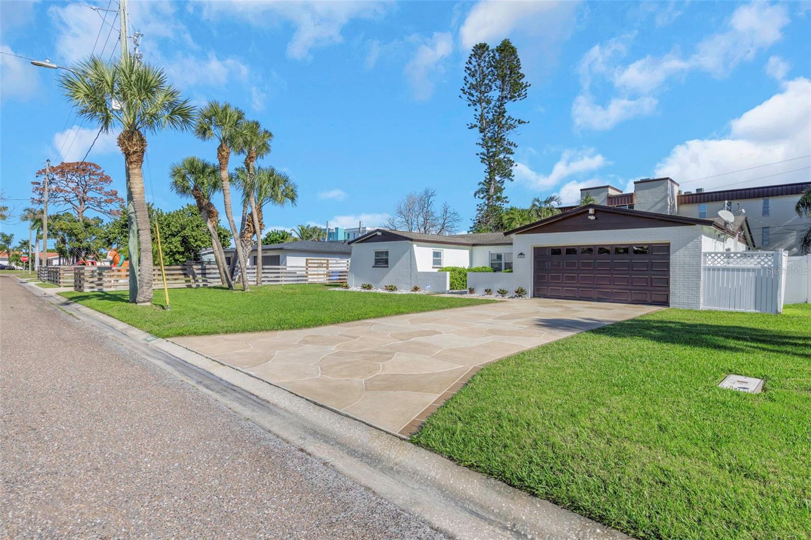 Image 63 of 90 For 3887 50th Avenue S