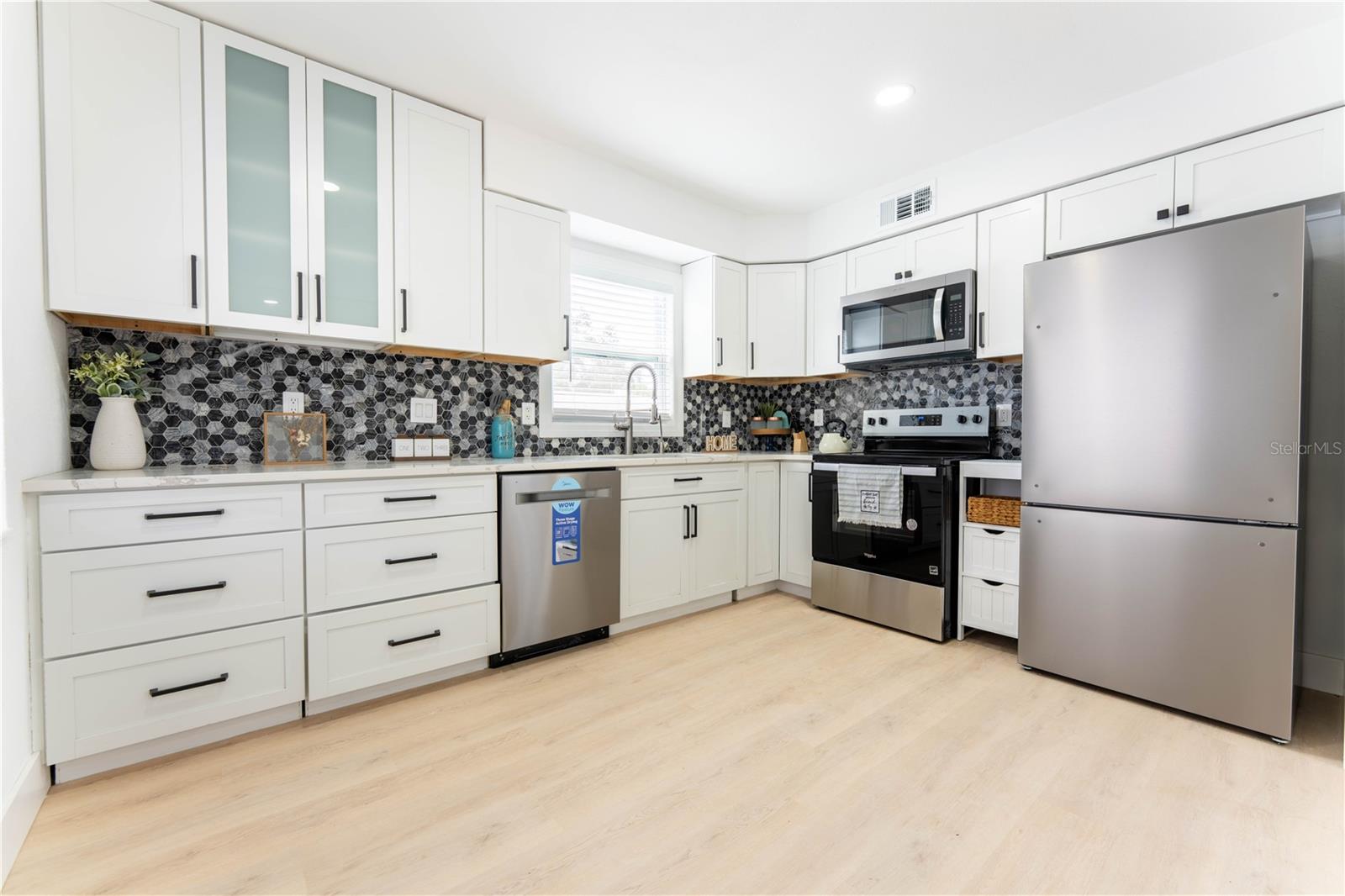 Image 2 of 20 For 4011 Helena Street Ne