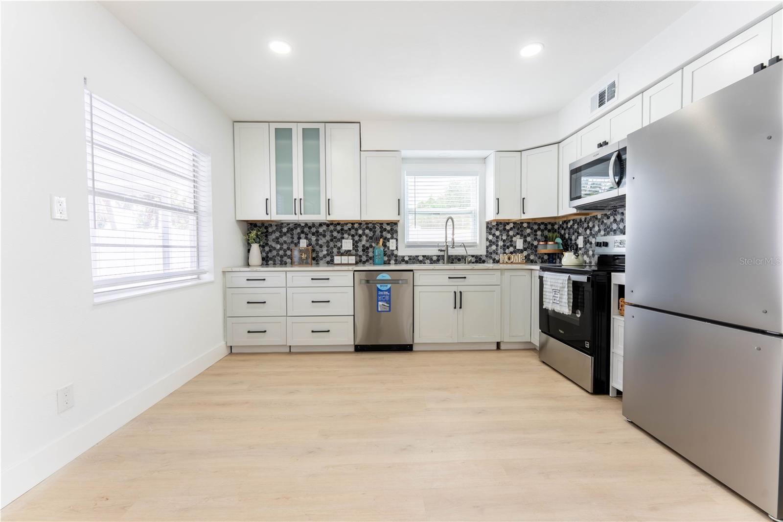 Image 3 of 20 For 4011 Helena Street Ne