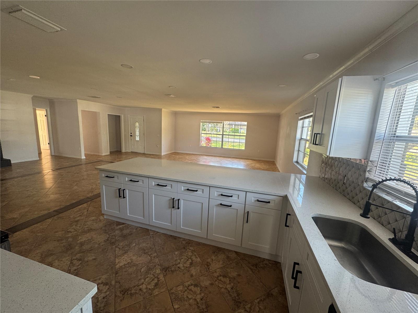 Image 11 of 21 For 701 Oakwood Avenue