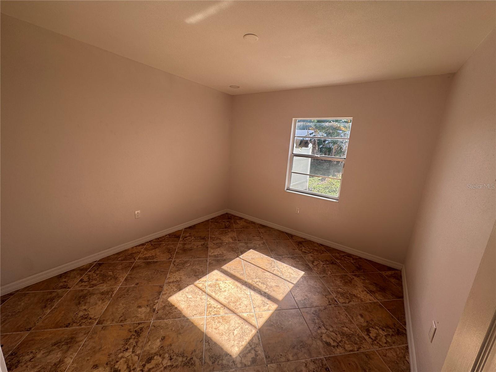 Image 6 of 21 For 701 Oakwood Avenue