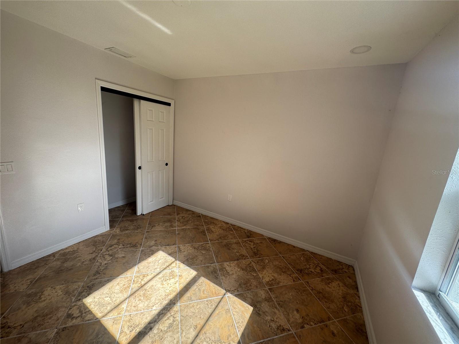 Image 7 of 21 For 701 Oakwood Avenue