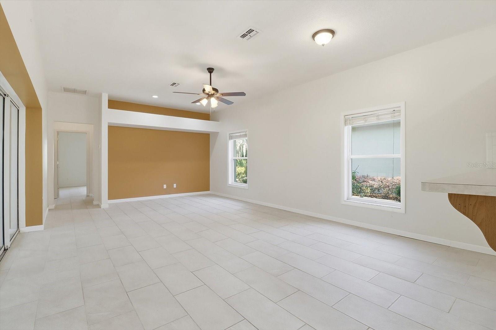 Listing photo id 12 for 6301 Glynborne Loop