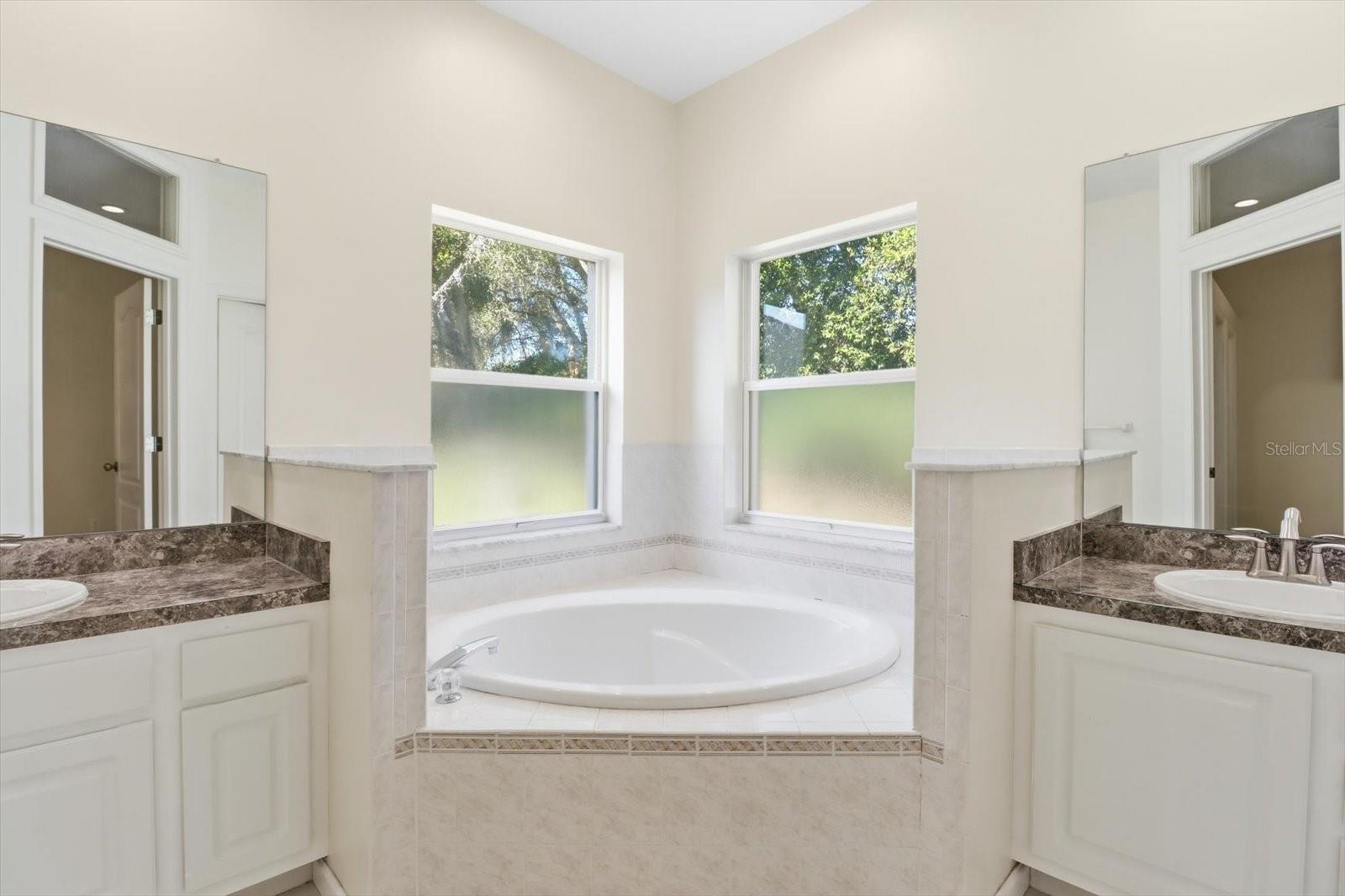 Listing photo id 30 for 6301 Glynborne Loop