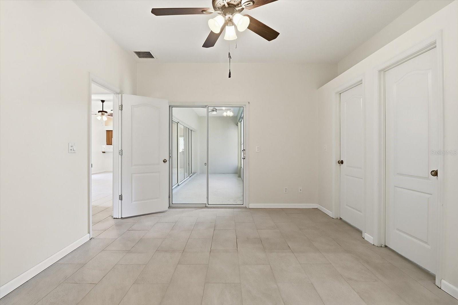 Listing photo id 3 for 6301 Glynborne Loop