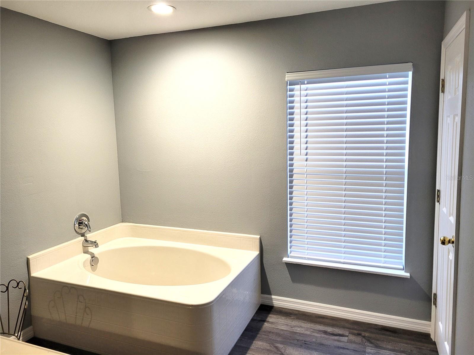 Image 2 of 6 For 5326 Woodridge Lane