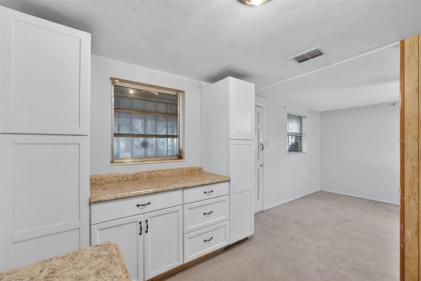 Listing photo id 14 for 614 Spruce Street