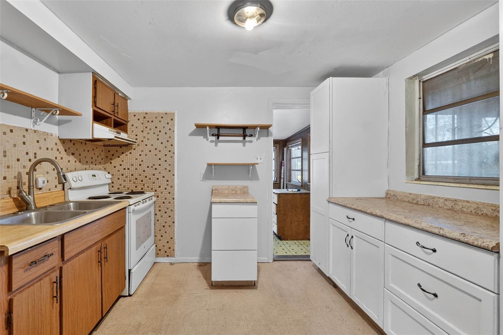 Listing photo id 17 for 614 Spruce Street