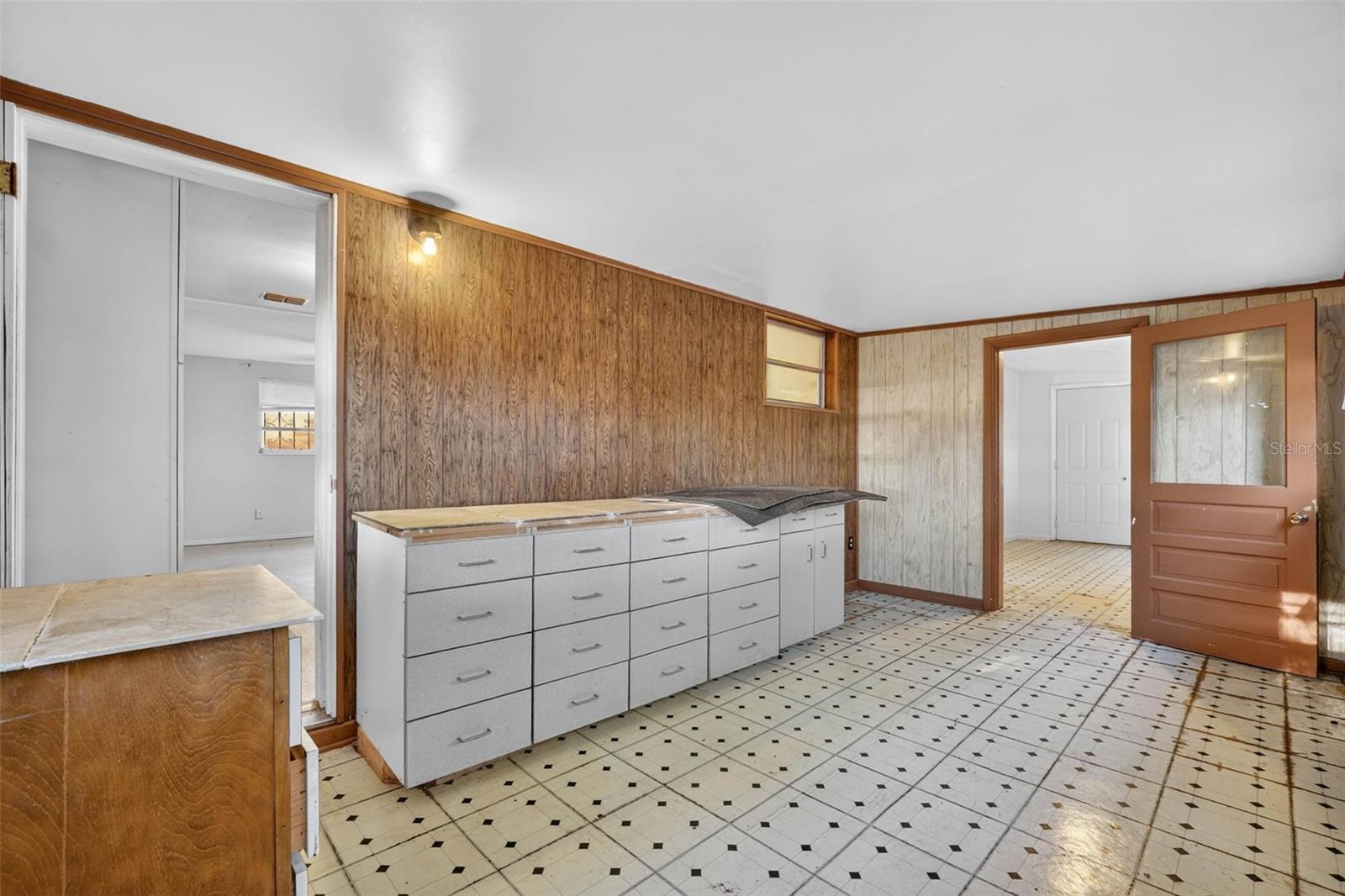 Listing photo id 19 for 614 Spruce Street