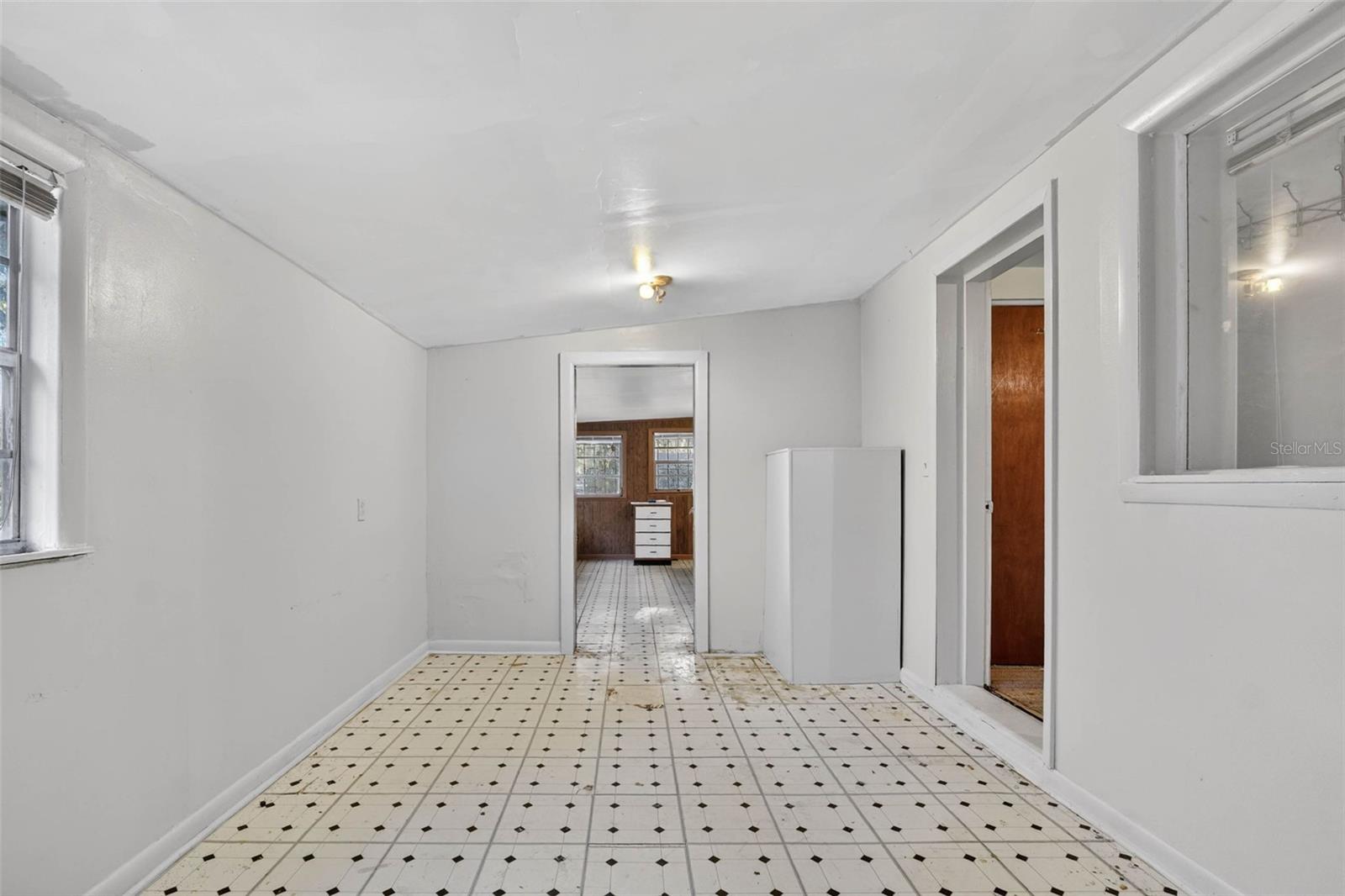 Listing photo id 21 for 614 Spruce Street