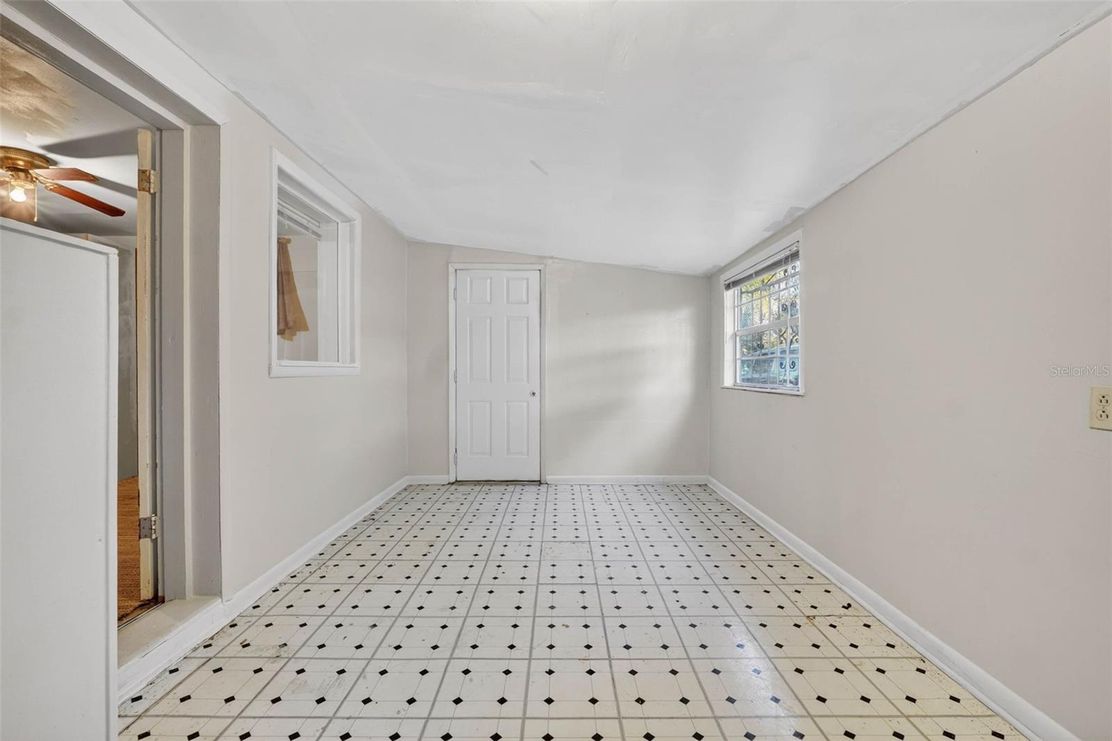 Listing photo id 23 for 614 Spruce Street