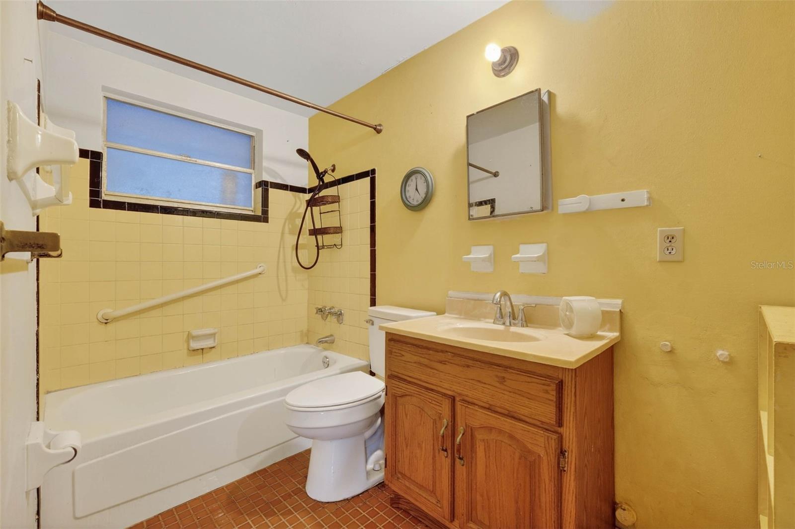 Listing photo id 28 for 614 Spruce Street