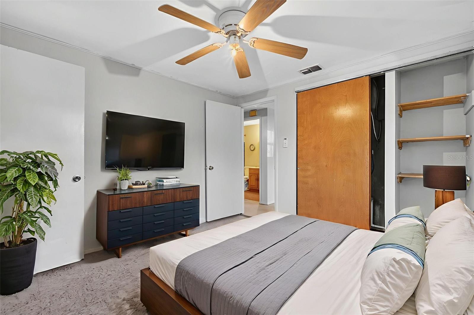 Listing photo id 32 for 614 Spruce Street