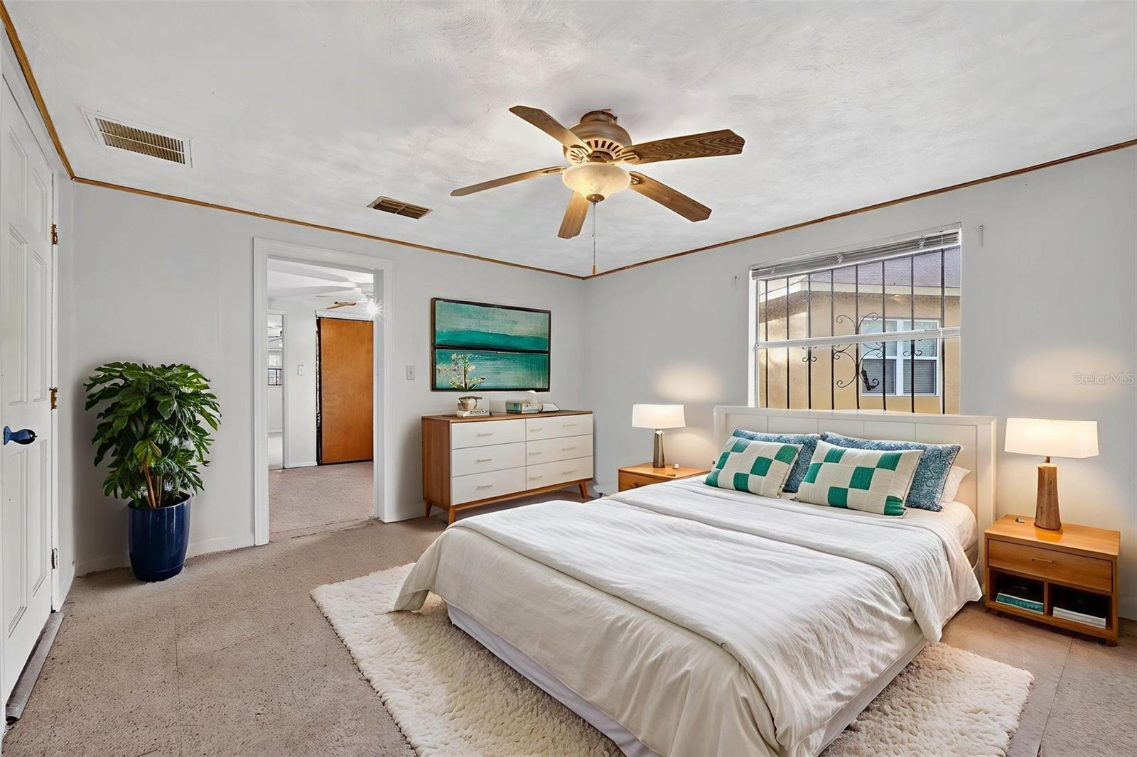 Listing photo id 34 for 614 Spruce Street